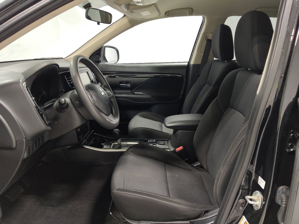 Used 2020 Mitsubishi Outlander ES image 17