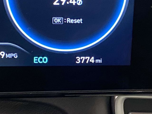 Certified 2025 Hyundai Elantra Limited image 24