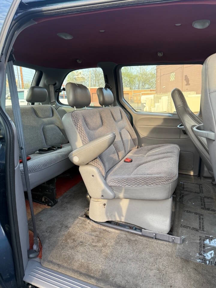 Used 2000 Plymouth Voyager FWD image 13