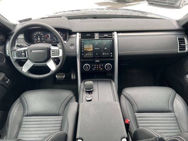 Used 2024 Land Rover Discovery Dynamic SE image 12
