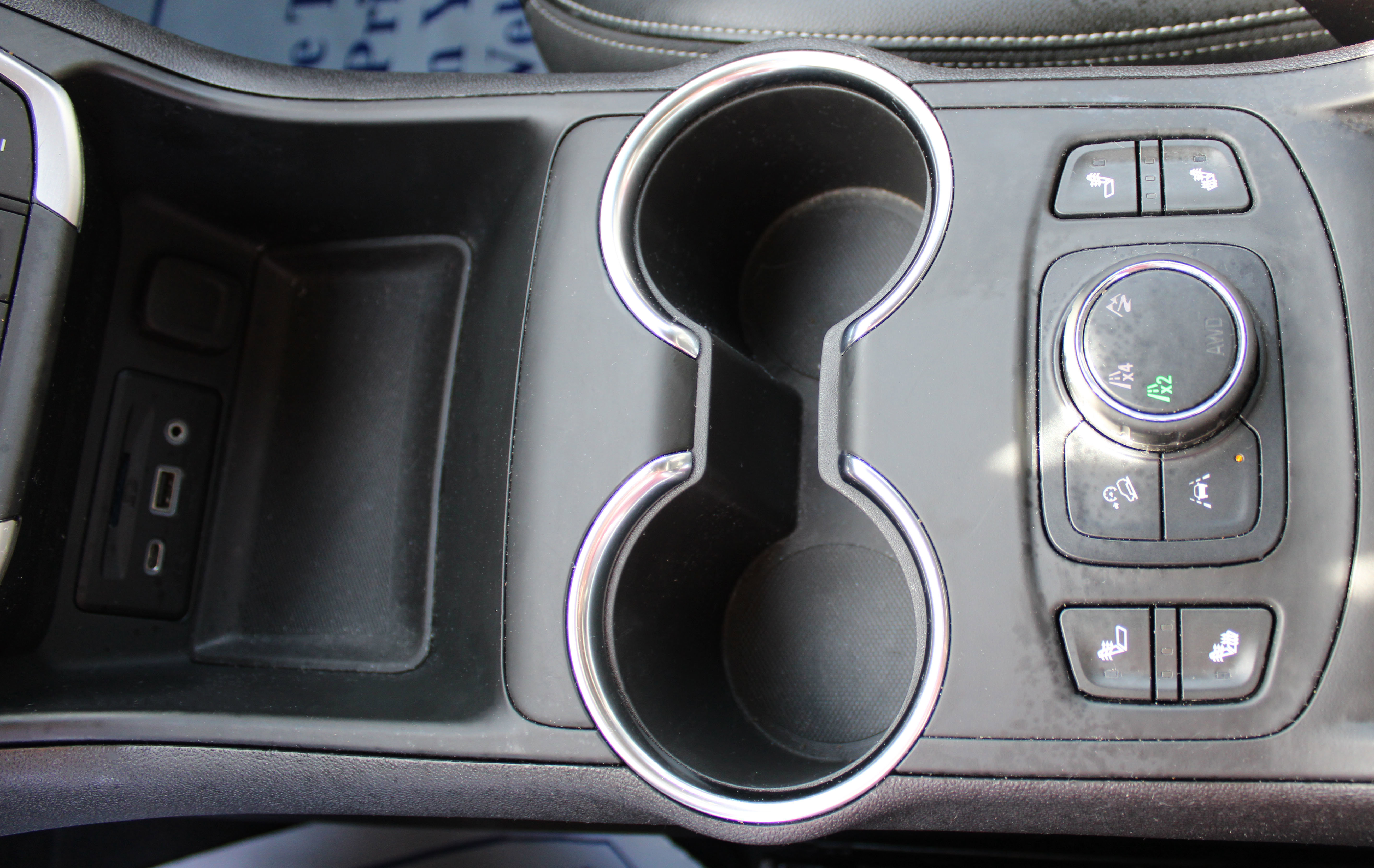 Used 2024 GMC Terrain SLT image 52