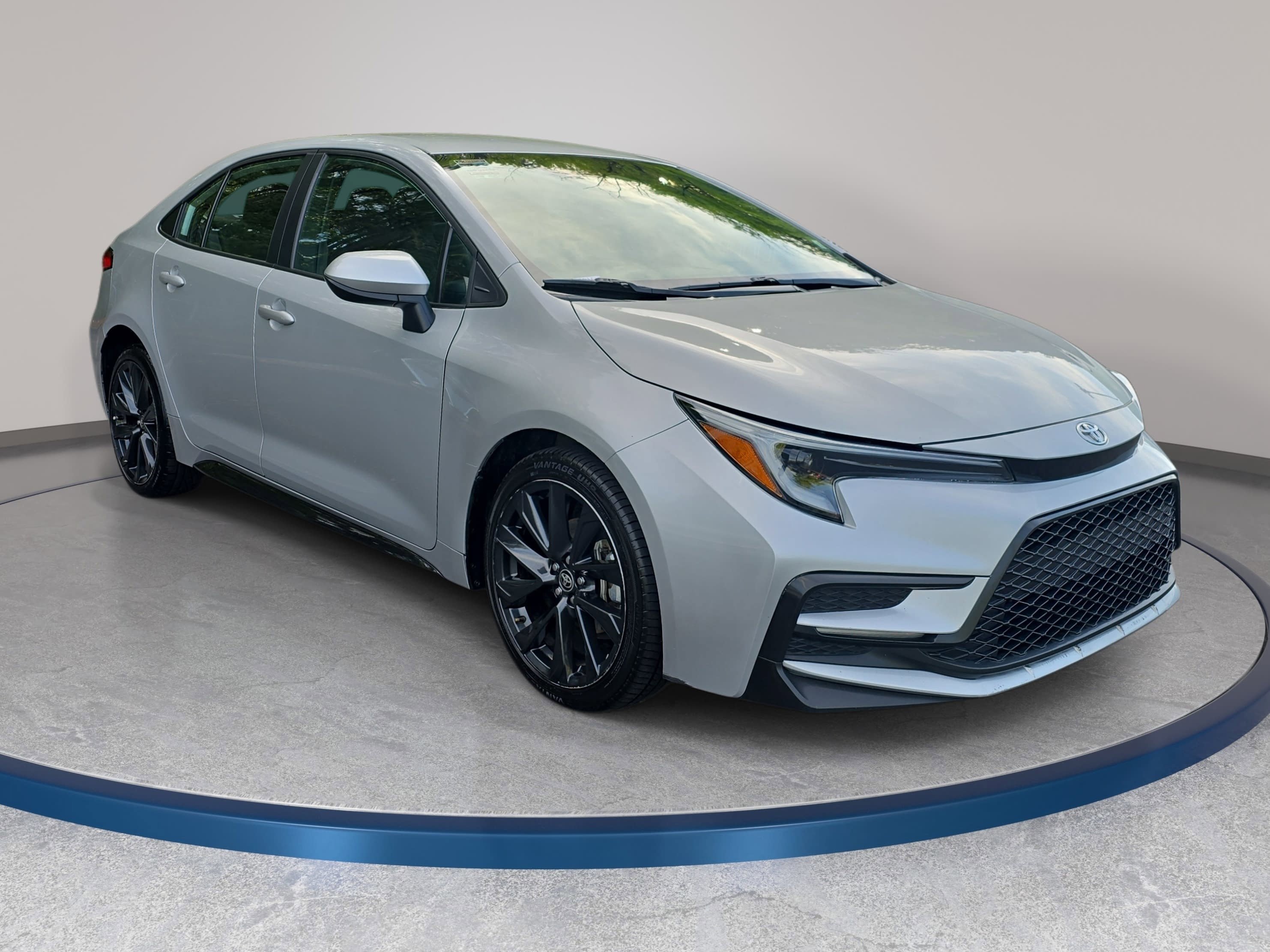 Used 2024 Toyota Corolla SE image 3