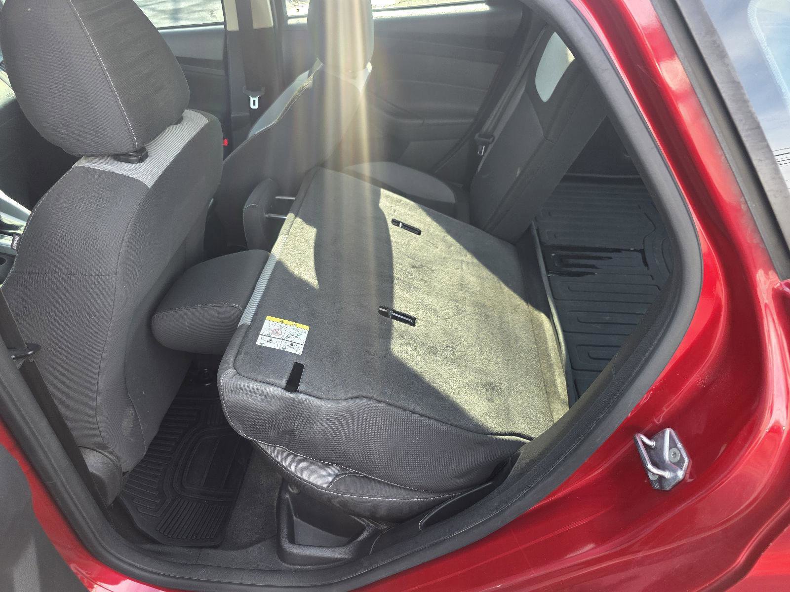 Used 2012 Ford Focus SE image 17