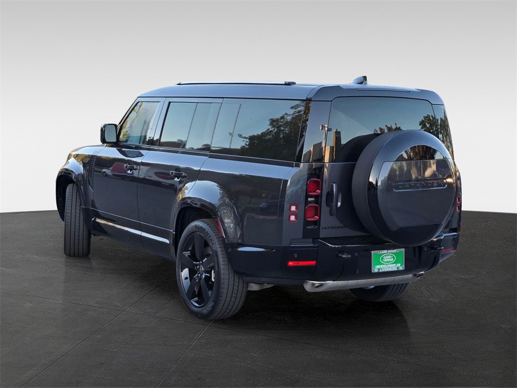 New 2025 Land Rover Defender 130 X-Dynamic SE image 4