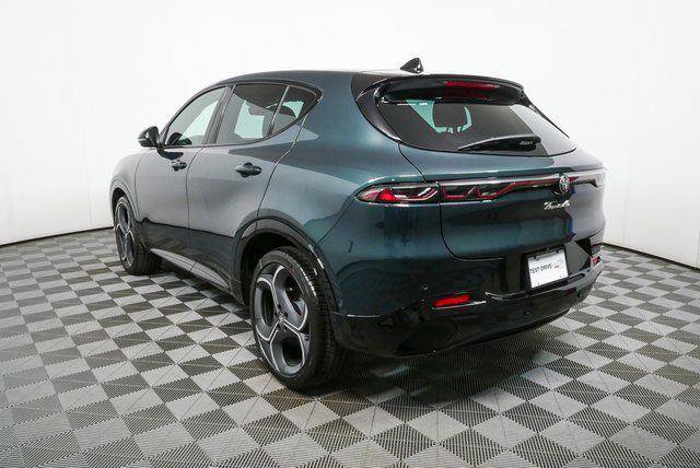 New 2026 Alfa Romeo Tonale w/ Black Premium Package AWD/4WD image 32