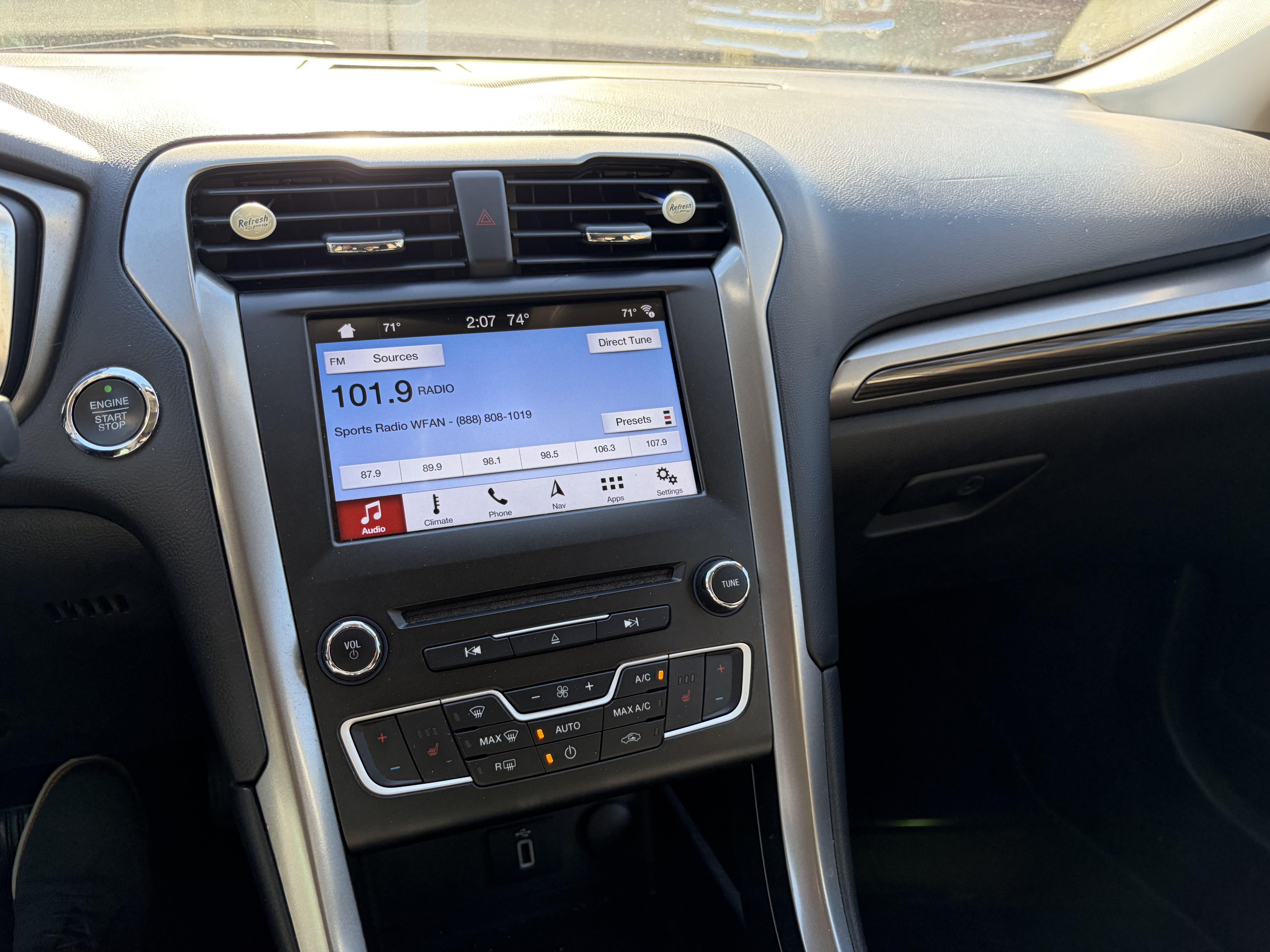 Used 2017 Ford Fusion SE w/ Fusion SE Technology Package AWD/4WD image 12
