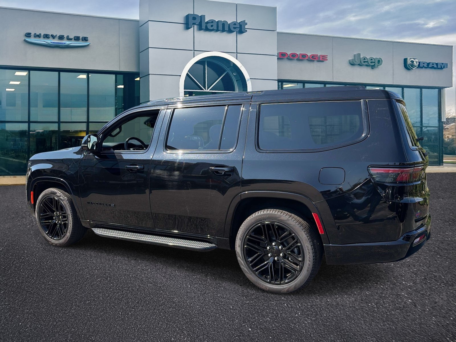 Used 2024 Jeep Wagoneer Series II AWD/4WD image 3