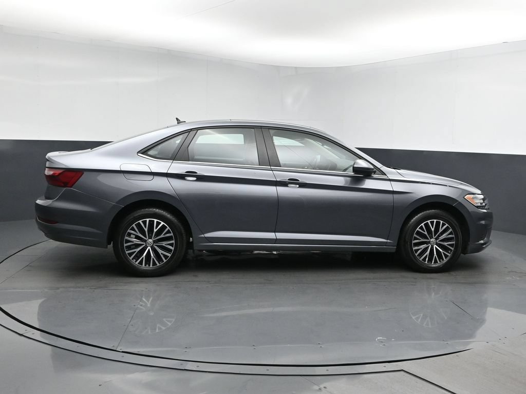 Used 2021 Volkswagen Jetta SE FWD image 3