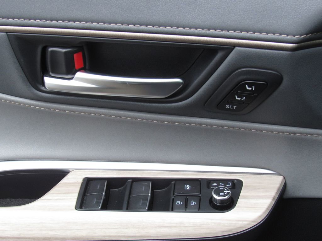 Certified 2024 Toyota Venza Limited image 34