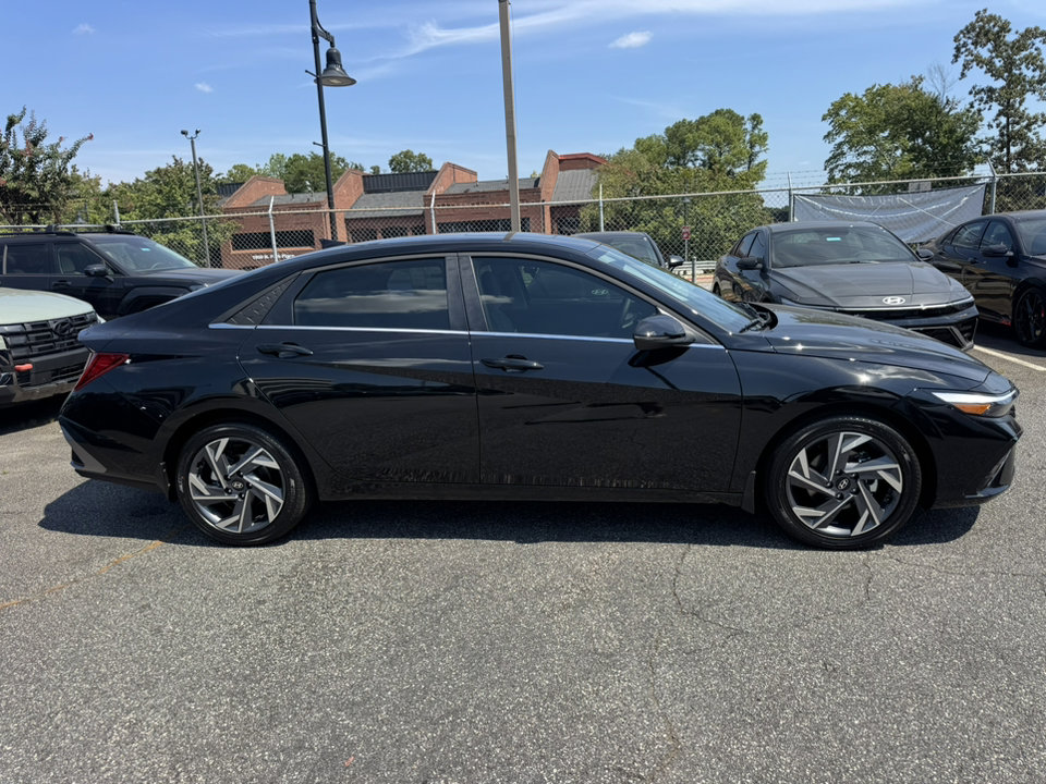 New 2025 Hyundai Elantra Limited w/ Cargo Package image 4