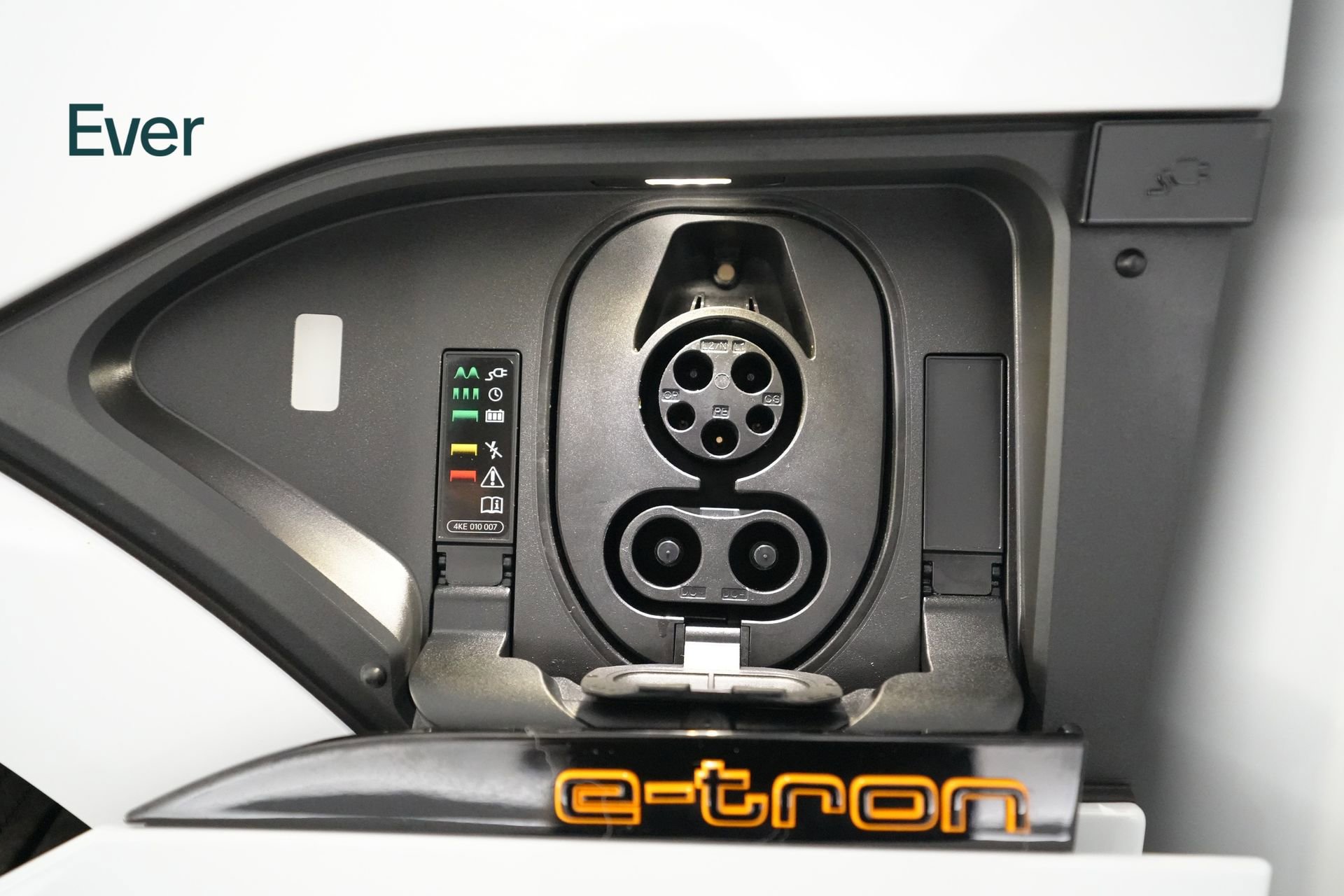 Used 2023 Audi e-tron Chronos image 10