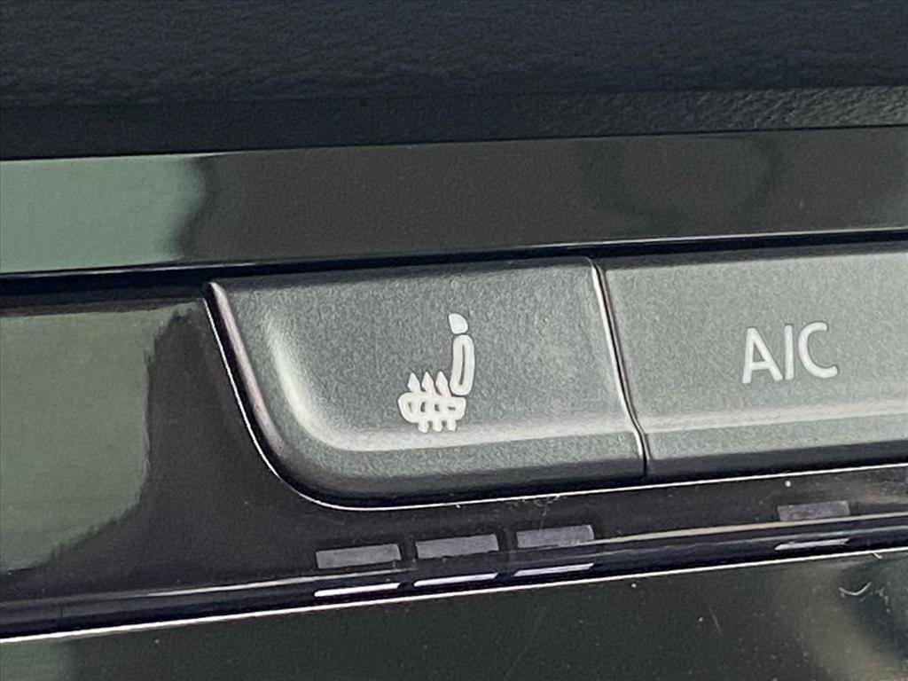 Certified 2023 Volkswagen Taos SE w/ Panoramic Sunroof Package image 17