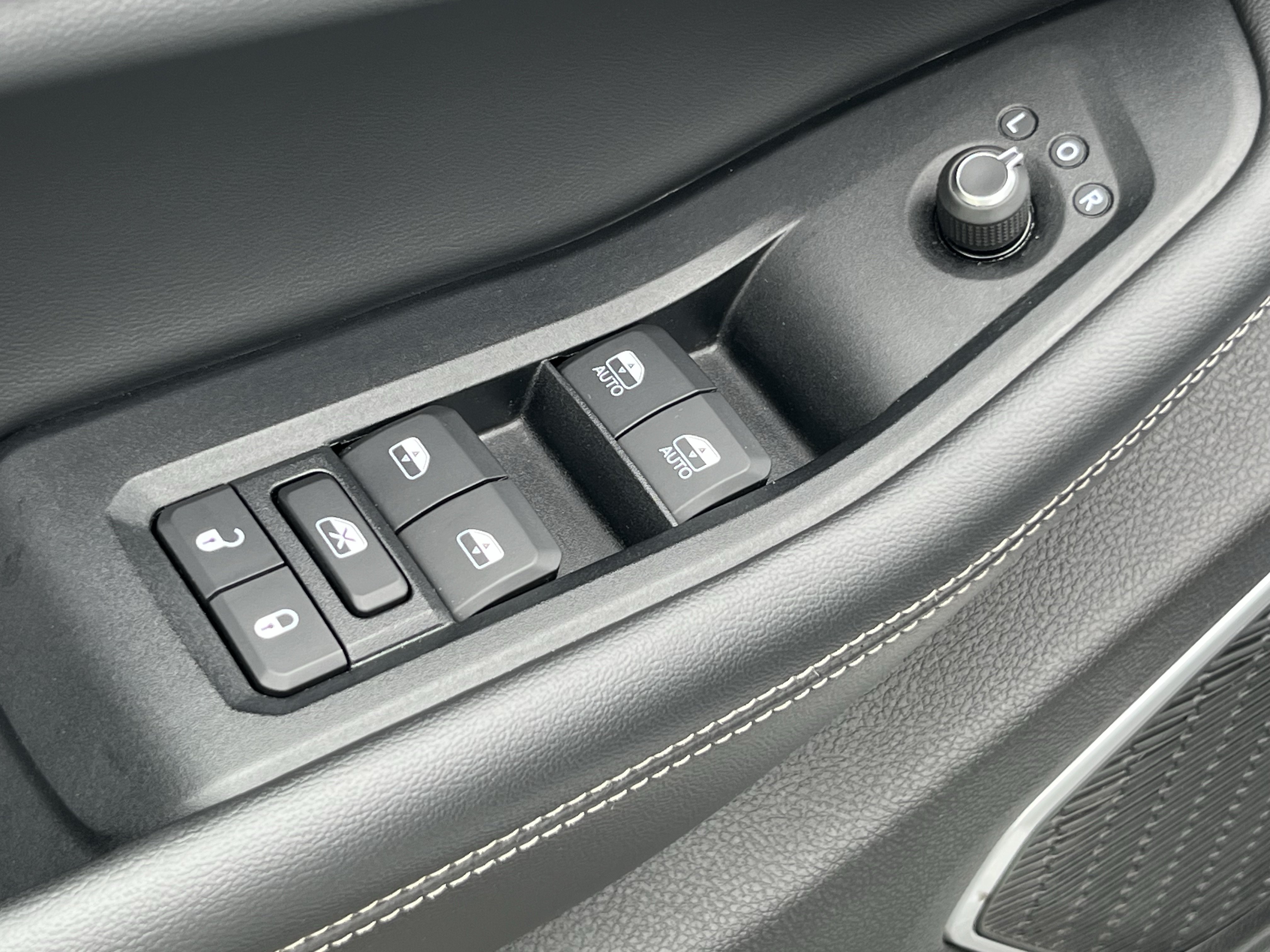 Used 2022 Jeep Grand Cherokee L Laredo AWD/4WD image 19
