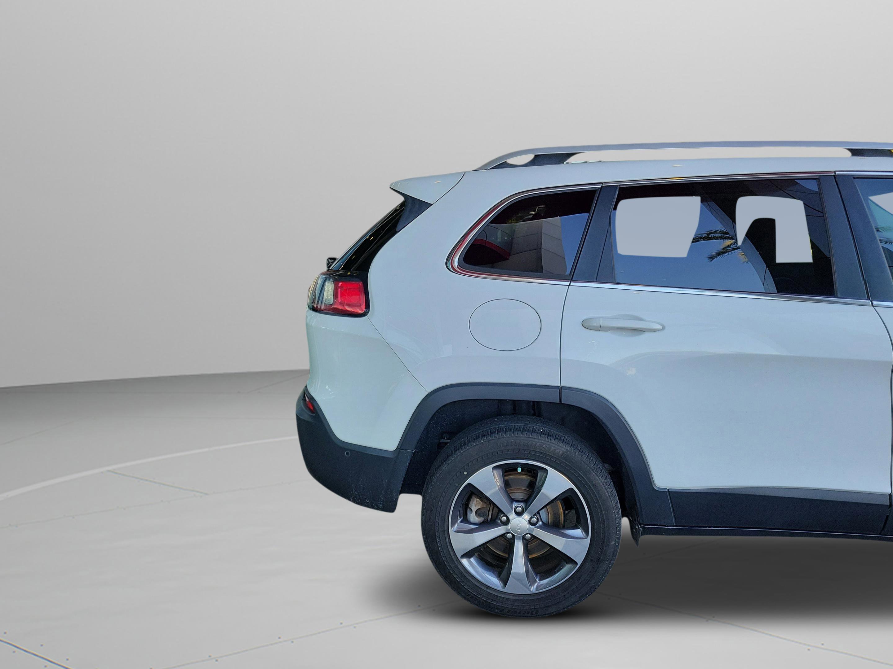 Used 2019 Jeep Cherokee Limited w/ Luxury Group image 8