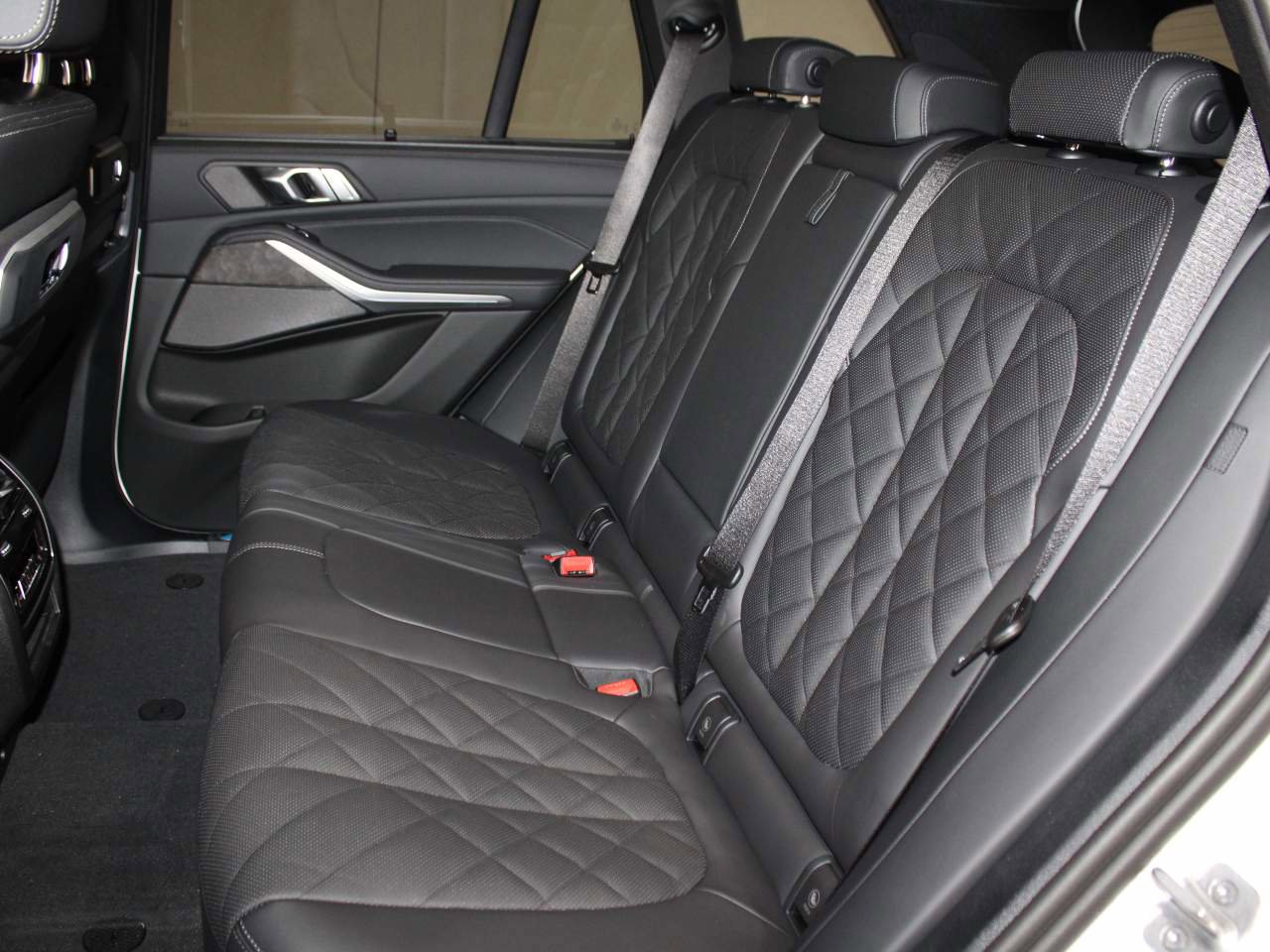 Certified 2026 BMW X5 sDrive40i w/ Executive Package RWD image 17