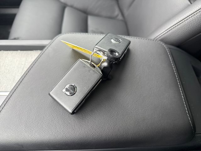 Used 2025 Volvo XC60 B5 Plus image 34