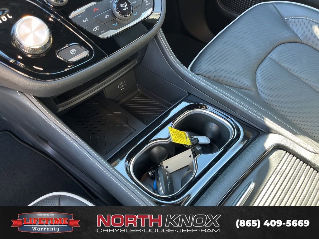 New 2026 Chrysler Pacifica Limited image 11