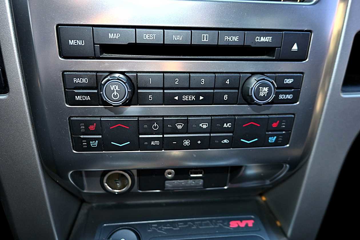 Used 2012 Ford F150 Raptor w/ Raptor Luxury Pkg image 27