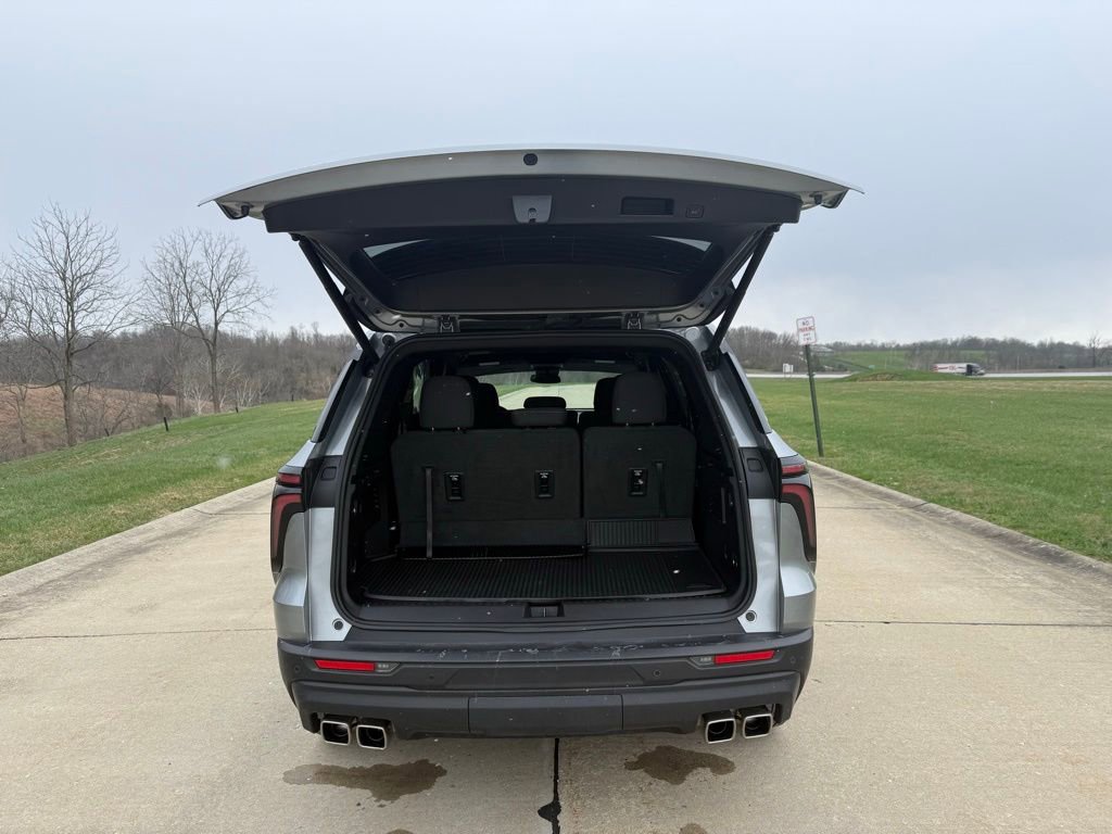 Used 2024 Chevrolet Traverse LS image 4