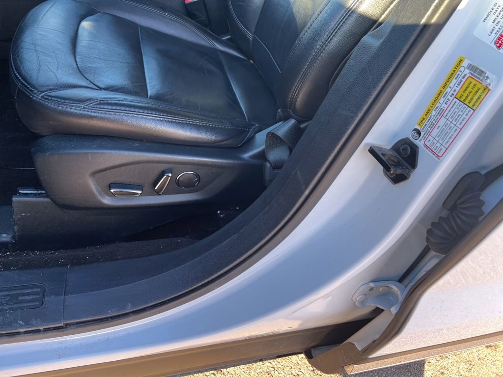 Used 2018 Ford Explorer XLT w/ Equipment Group 202A image 26