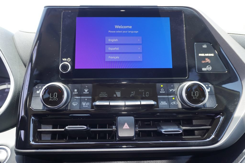 Used 2023 Toyota Highlander XLE FWD image 19