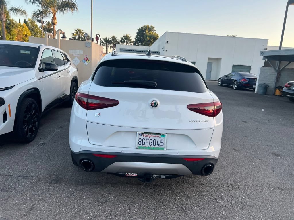 Used 2018 Alfa Romeo Stelvio Sport w/ Quick Order Package 22J Sport AWD/4WD image 5