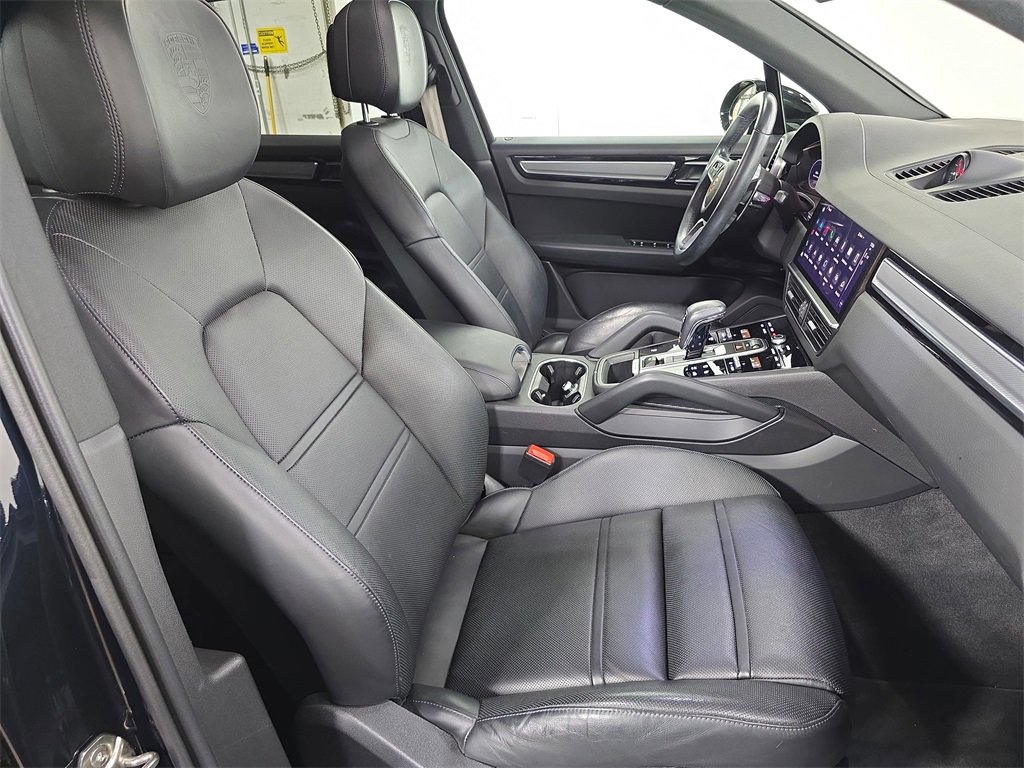 Used 2023 Porsche Cayenne Platinum Edition image 27