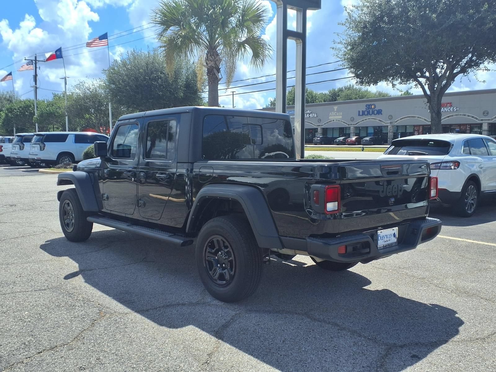 Used 2024 Jeep Gladiator Sport AWD/4WD image 25