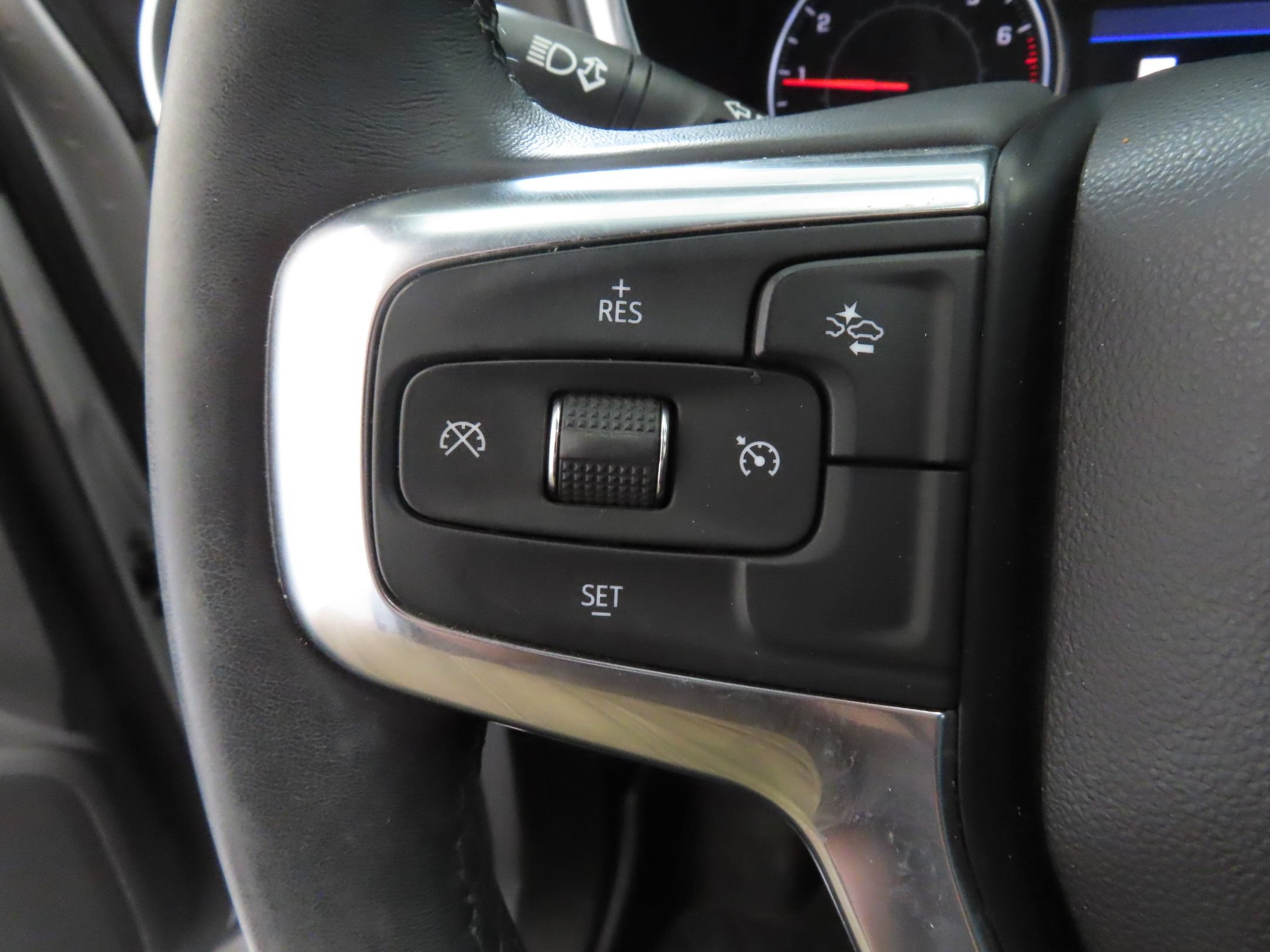 Used 2022 Chevrolet Blazer LT w/ Sound & Technology Package FWD image 14