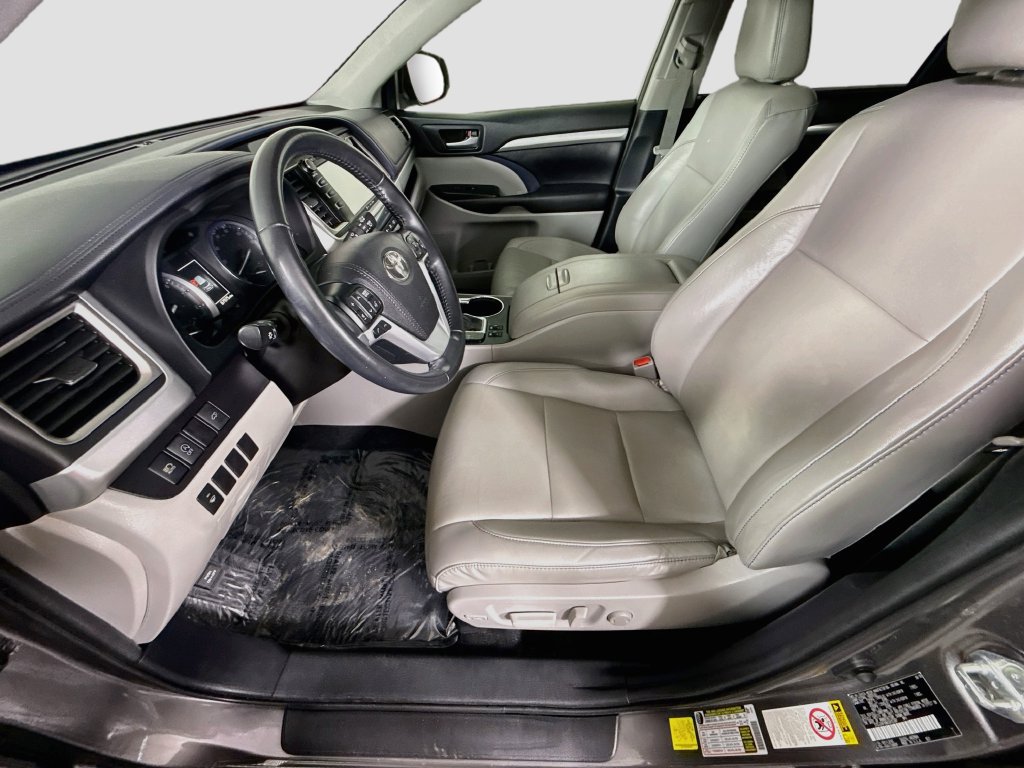 Certified 2019 Toyota Highlander XLE AWD/4WD image 25