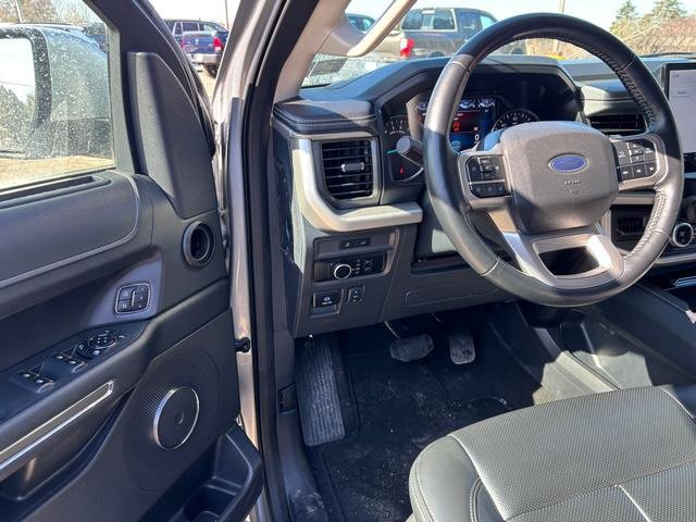 Used 2024 Ford Expedition XLT image 9