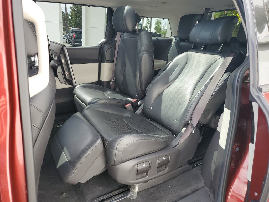 Used 2022 Kia Carnival SX Prestige image 17