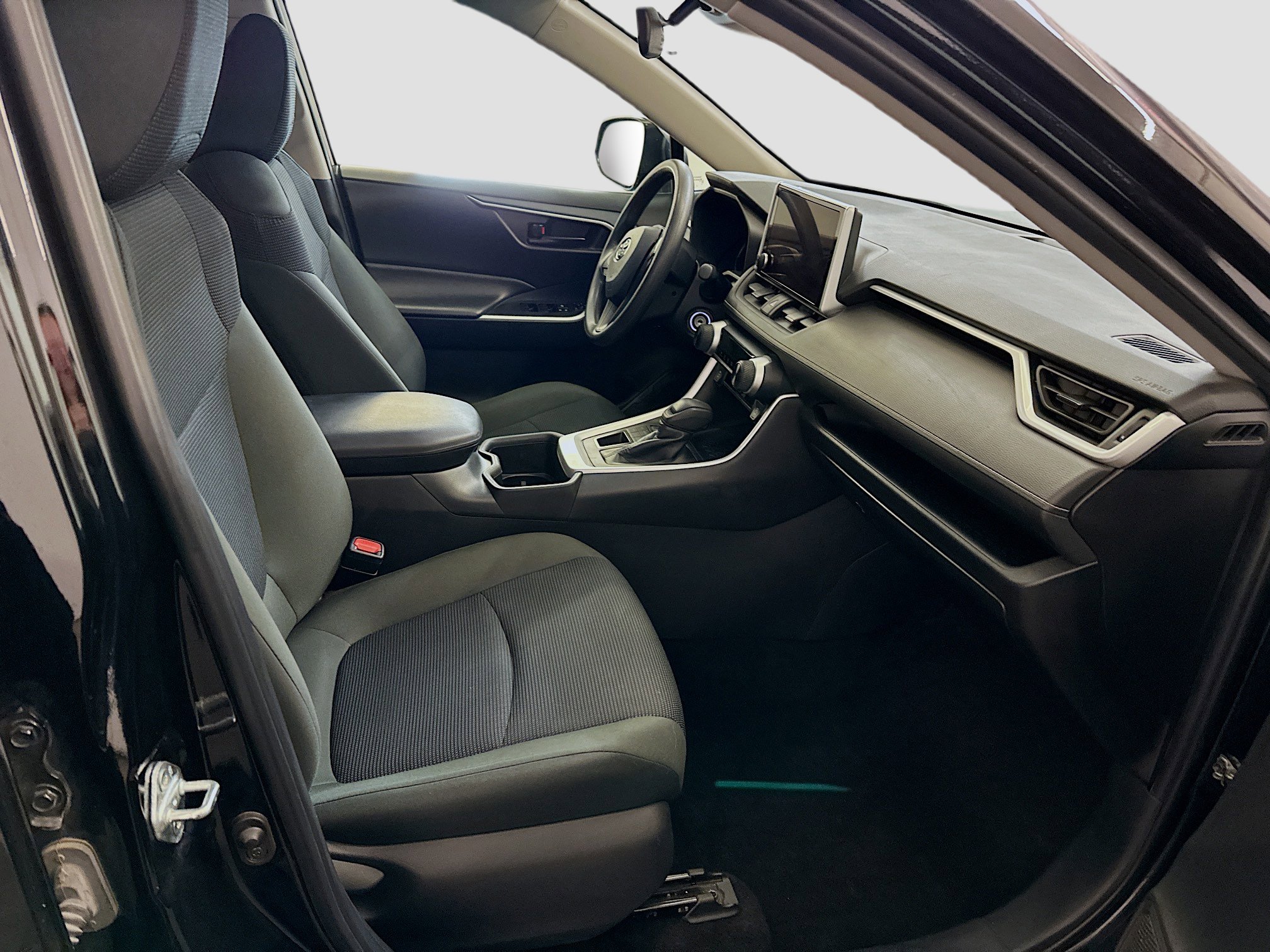 Used 2024 Toyota RAV4 LE image 32