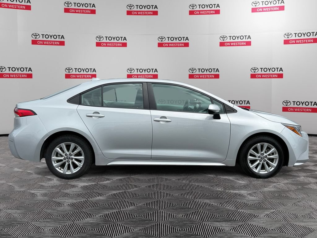 Used 2024 Toyota Corolla LE w/ LE Premium Package FWD image 4
