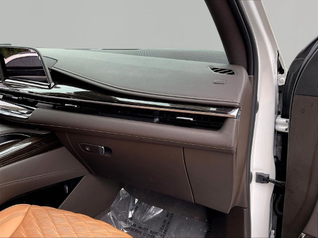 Used 2022 Cadillac Escalade Premium Luxury AWD/4WD image 28