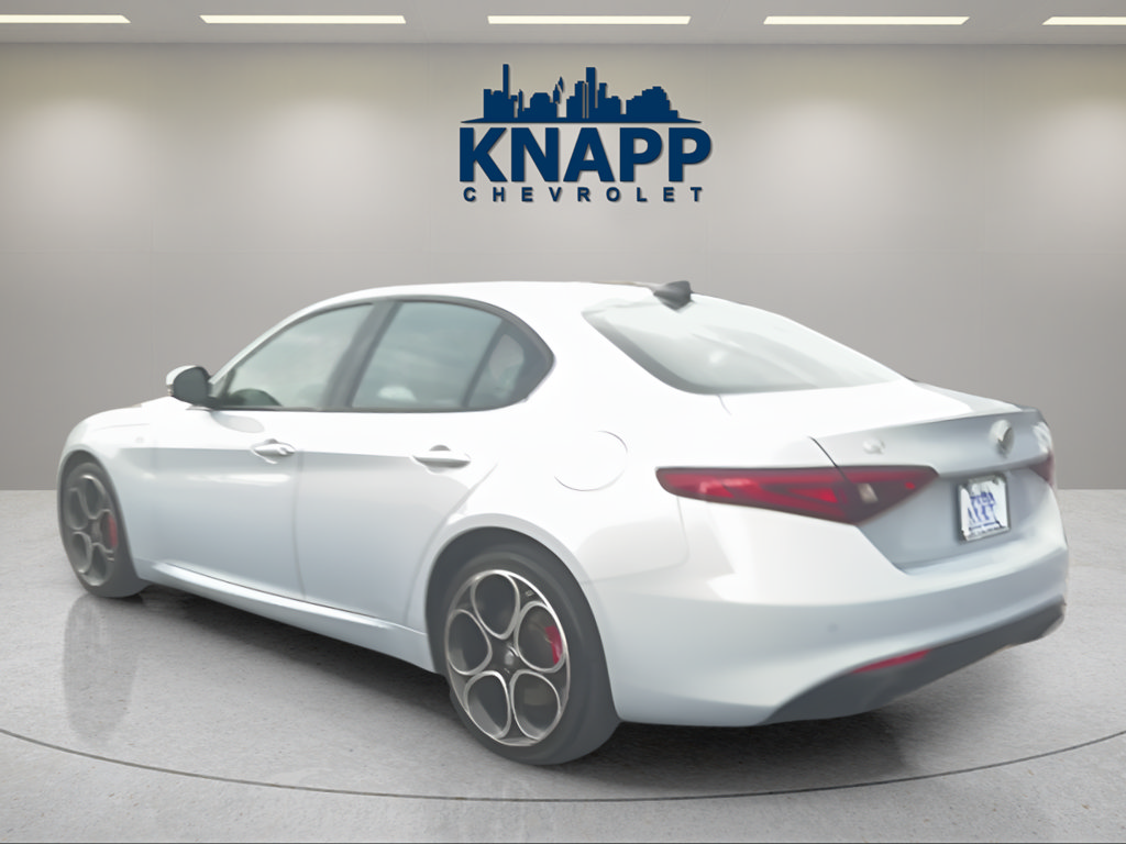 Used 2022 Alfa Romeo Giulia Ti AWD/4WD image 3