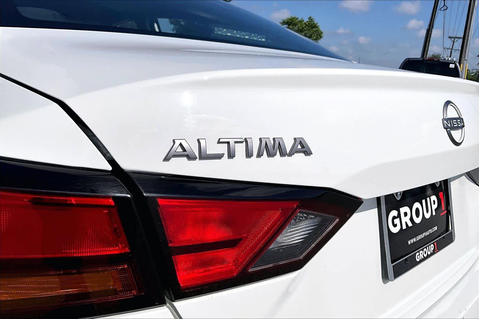Used 2025 Nissan Altima 2.5 SV FWD image 10