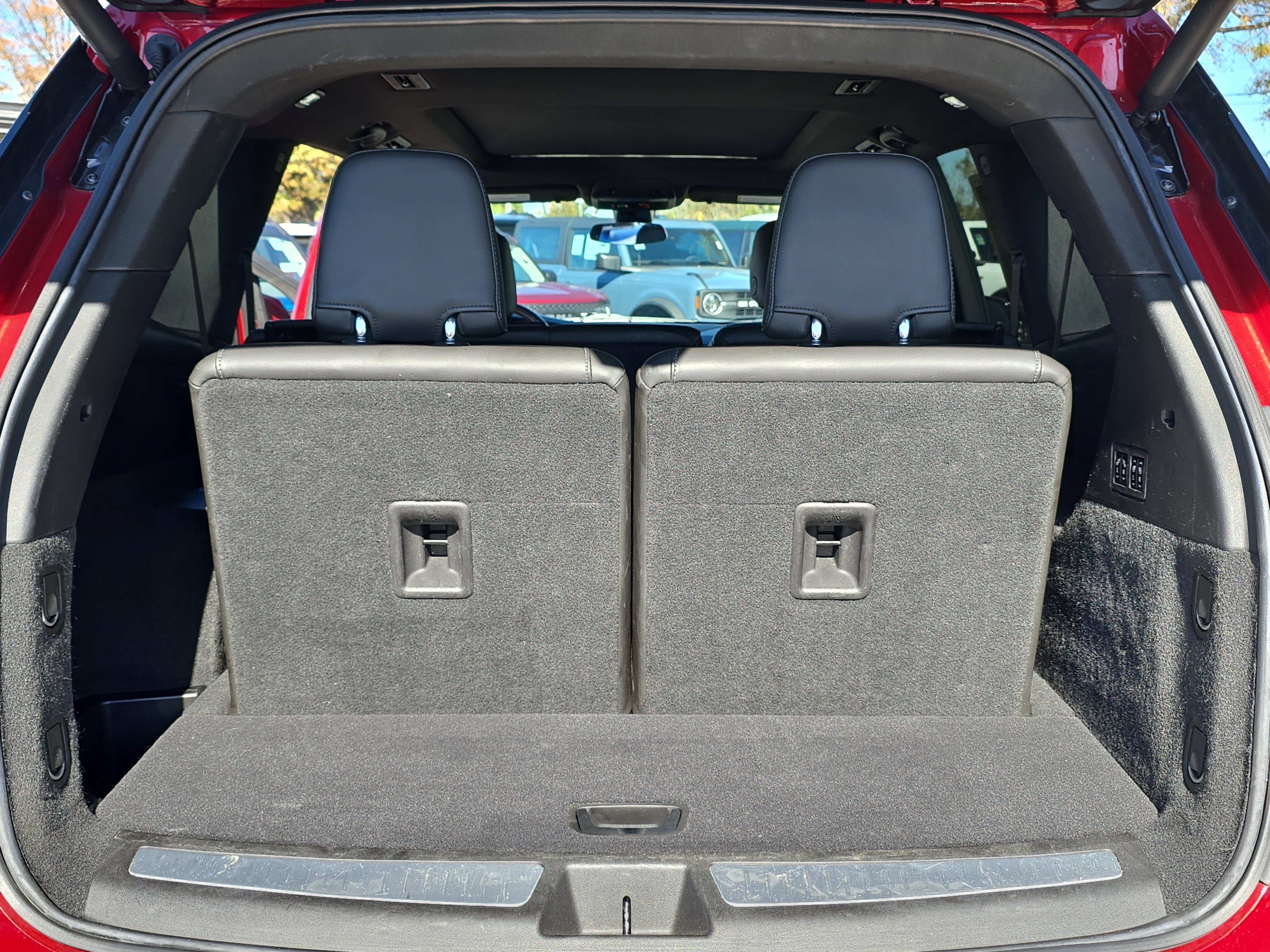 Used 2023 Cadillac XT6 Premium Luxury image 14