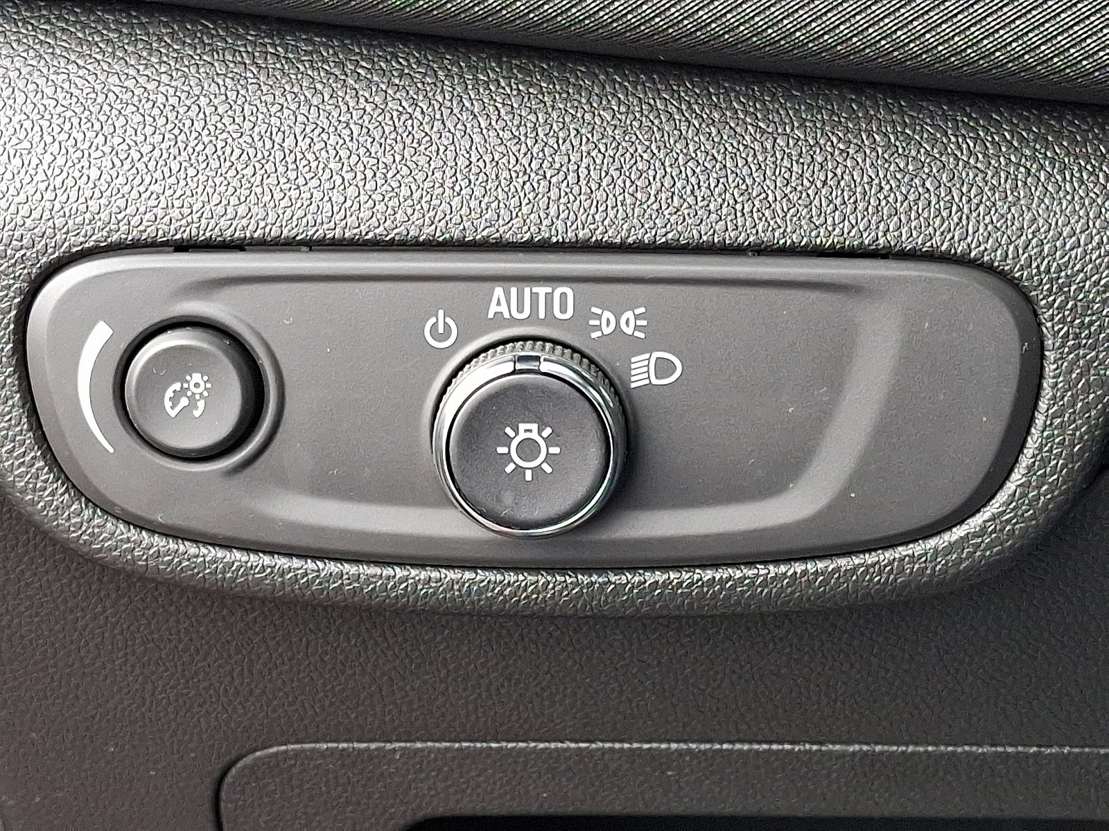 Used 2024 Chevrolet TrailBlazer LT w/ LT Cold Weather Package image 24