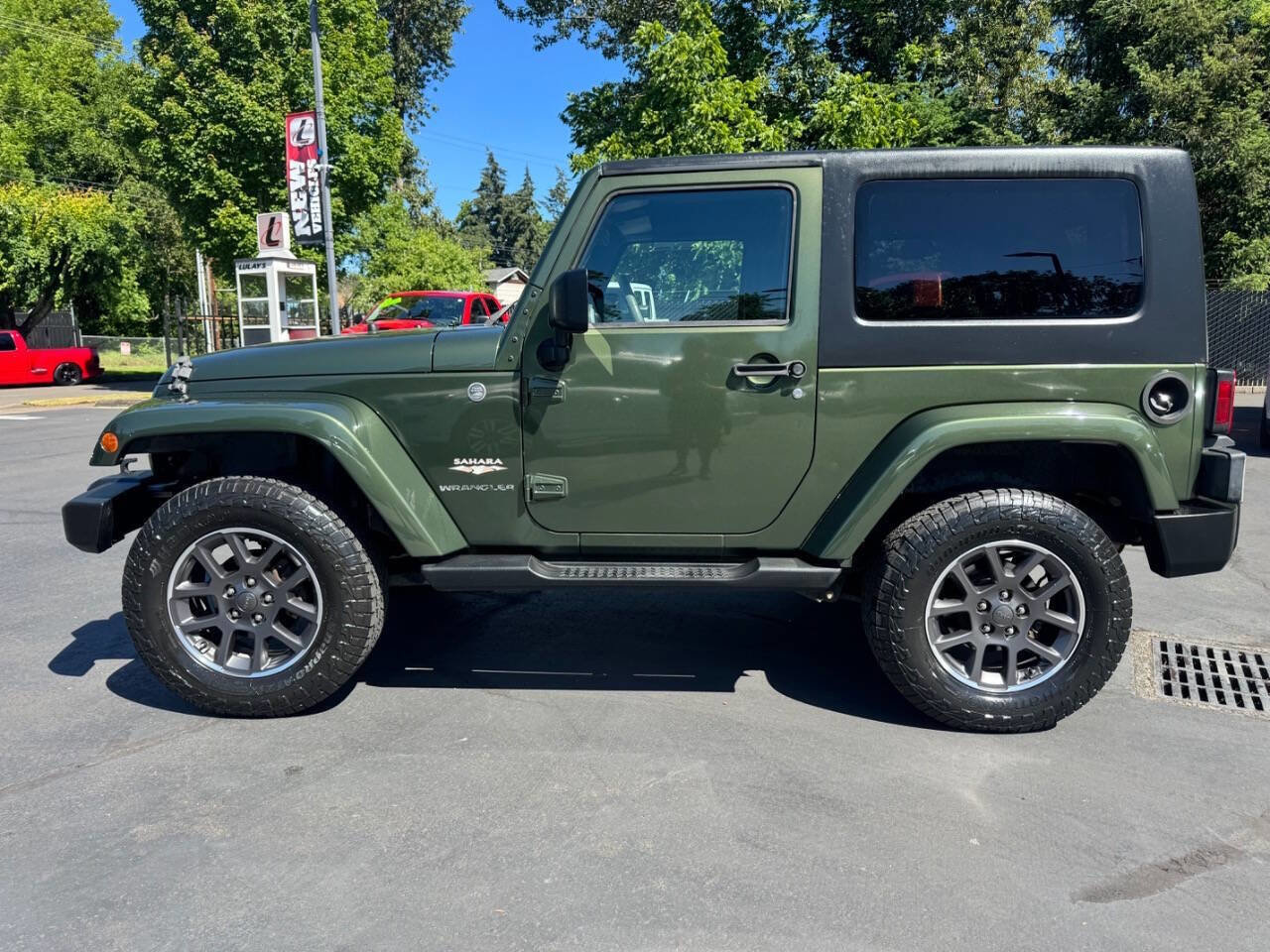 Used 2008 Jeep Wrangler Sahara AWD/4WD image 2