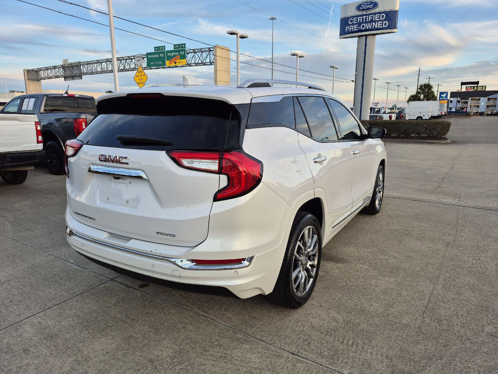 Used 2024 GMC Terrain Denali w/ Denali Premium Package image 26