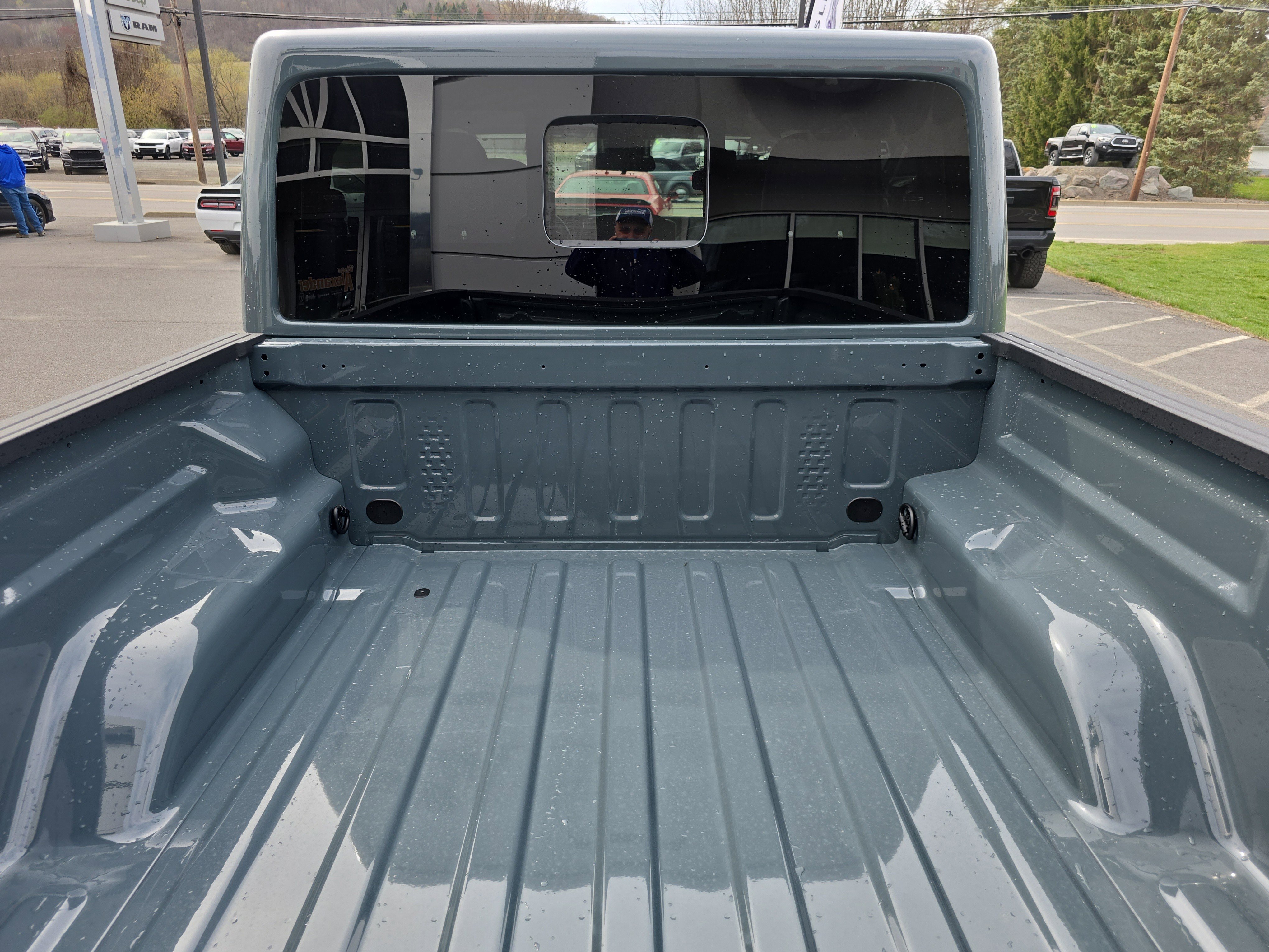 New 2025 Jeep Gladiator Sport w/ Premium Package video 5