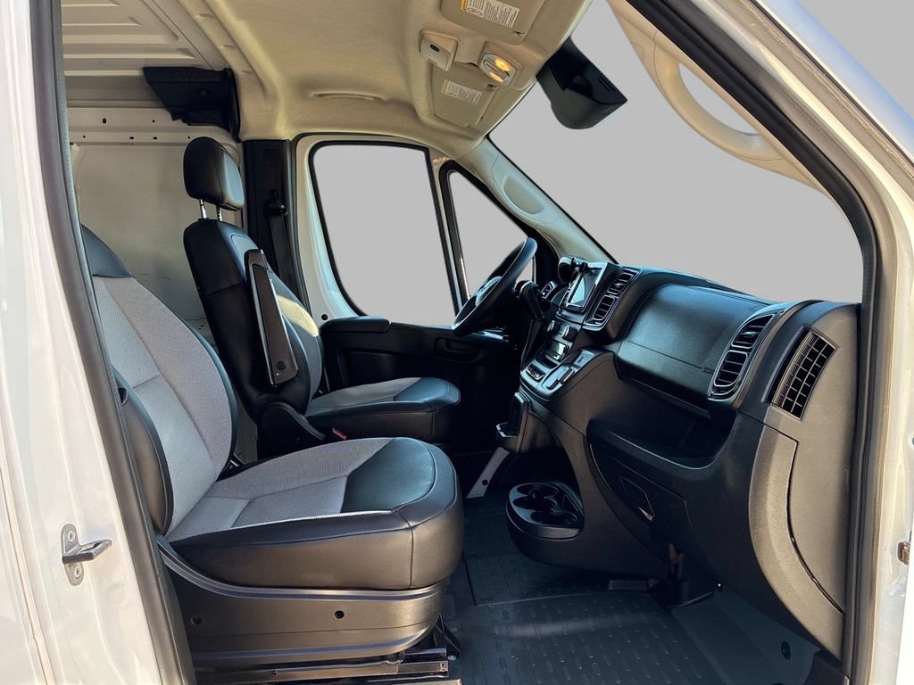 Used 2025 RAM ProMaster 2500 w/ Convenience Group FWD image 9