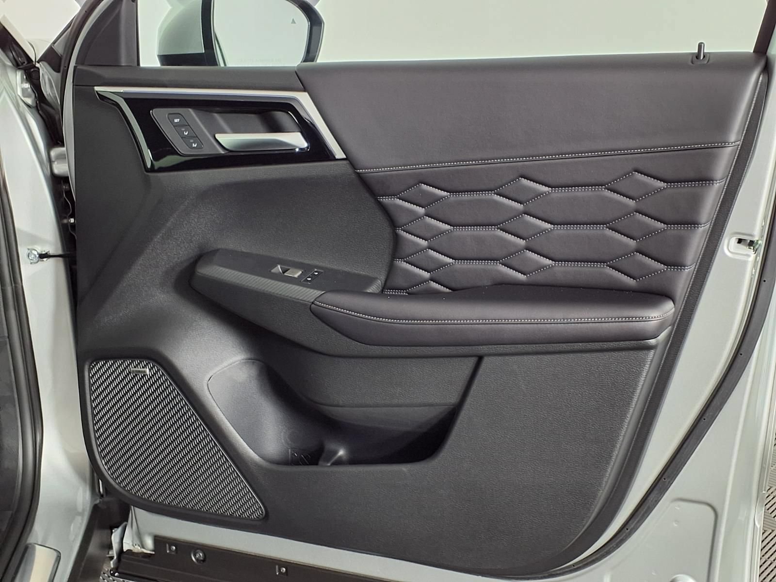 New 2026 Mitsubishi Outlander SEL AWD/4WD image 8