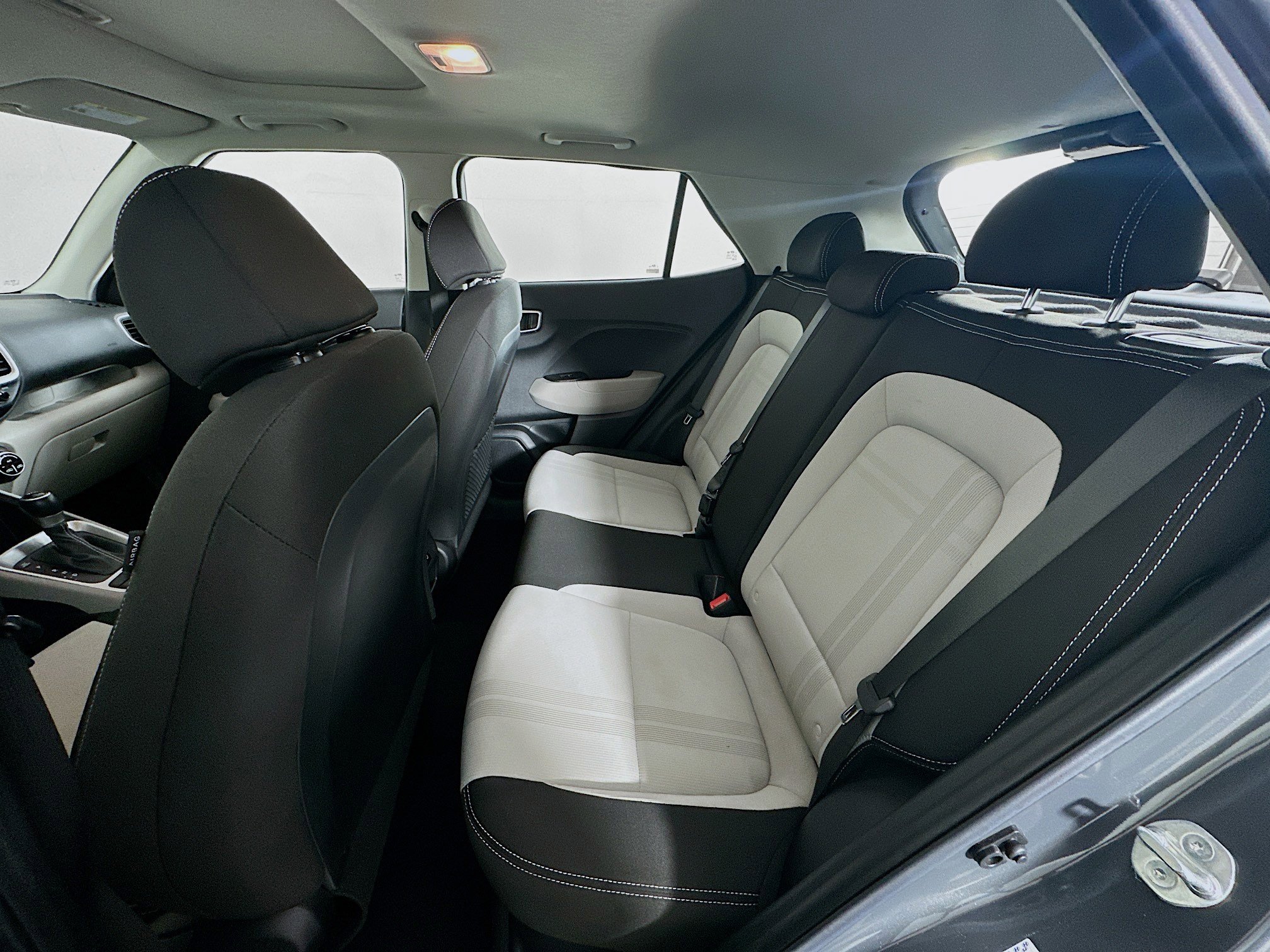 Used 2024 Hyundai Venue SEL image 27