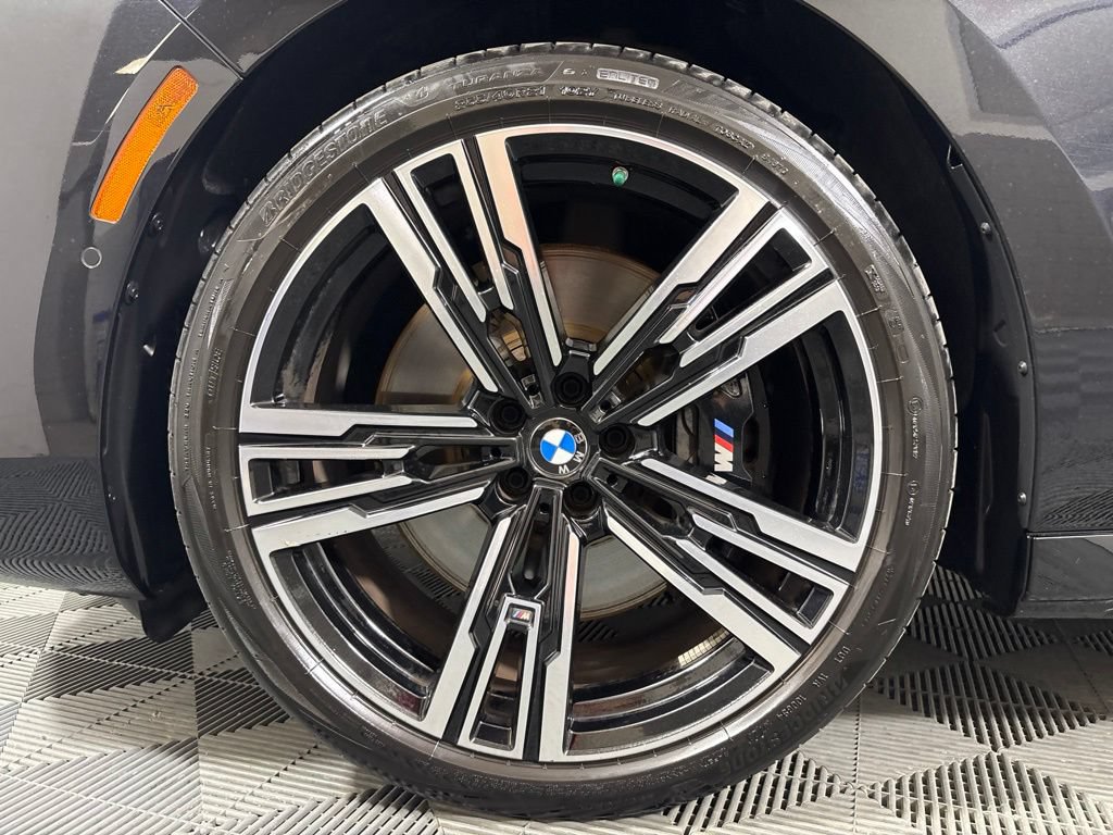 Certified 2025 BMW 740i xDrive w/ Premium Package AWD/4WD image 8
