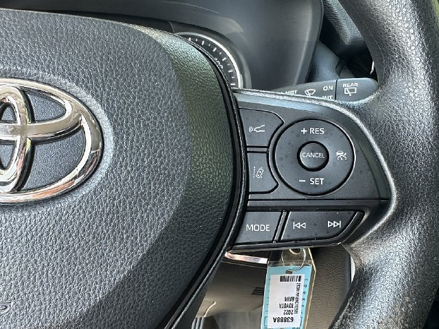 Used 2022 Toyota RAV4 LE FWD image 23