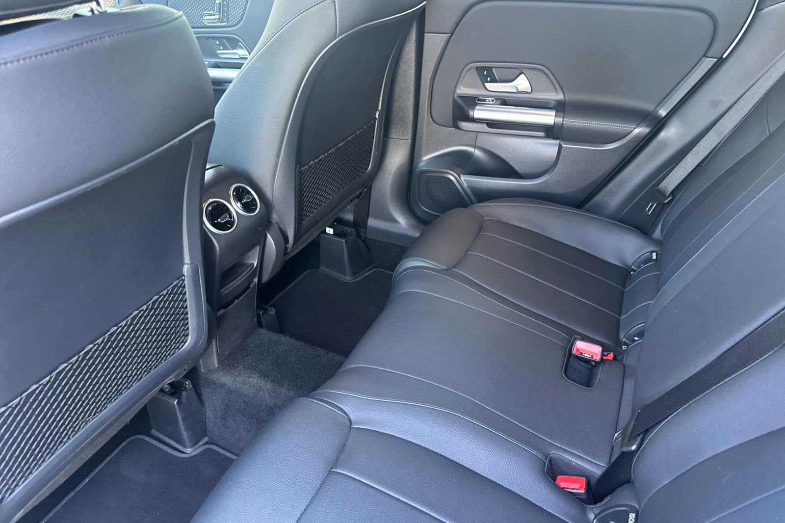 Used 2025 Mercedes-Benz GLA 250 image 13