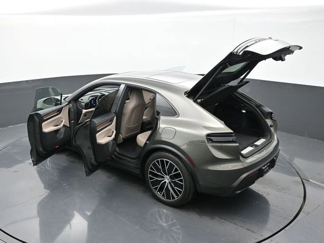 Certified 2025 Porsche Macan Electric RWD image 10