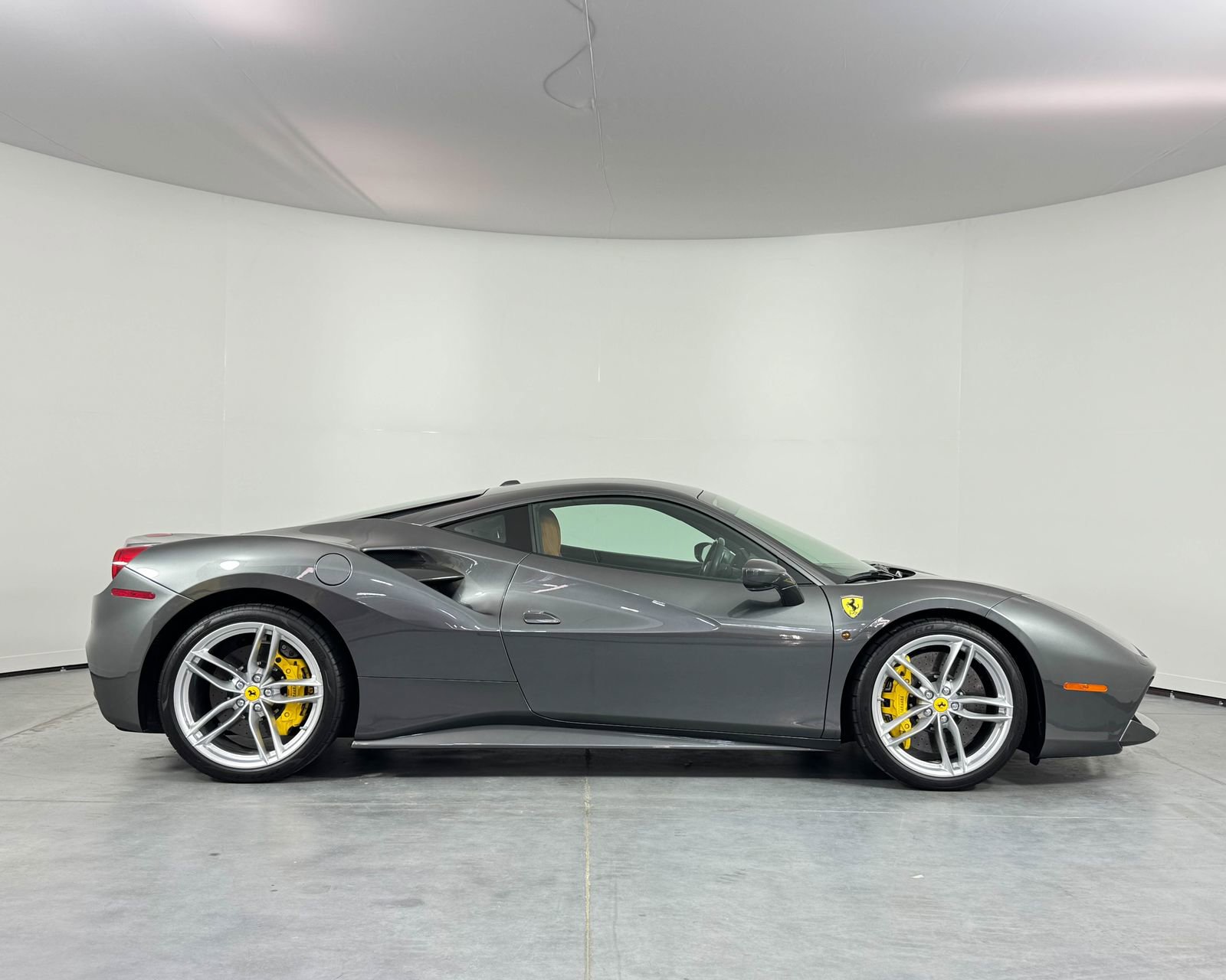 Used 2017 Ferrari 488 GTB image 4